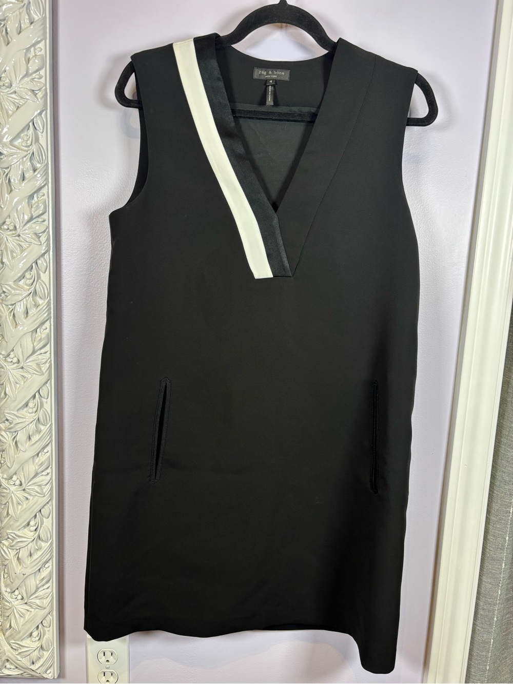 rag & bone Black Chic Mini Sleeveless V-Neck Shift Dress with White Trim Size 4